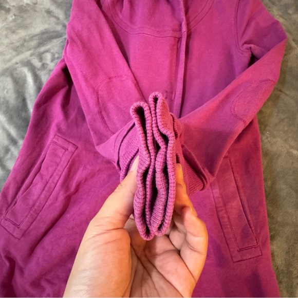 Lululemon Gratitude Wrap
Heathered Raspberry - Picture 3 of 6